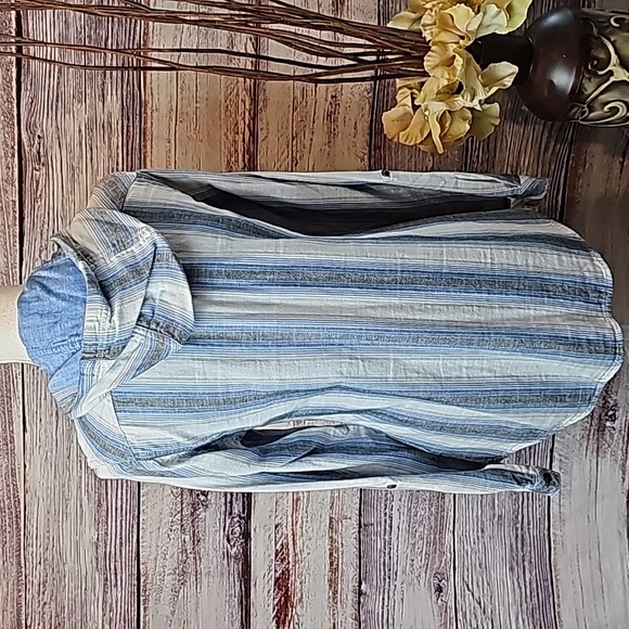 BOSTON TRADERS BLUE LONG ROLL-TAB SLEEVE LINED HOODED BUTTON-UP SHIRT - Picture 5 of 16